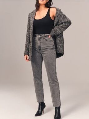 Abercrombie & Fitch High-Rise Straight Jeans in Washed Gray